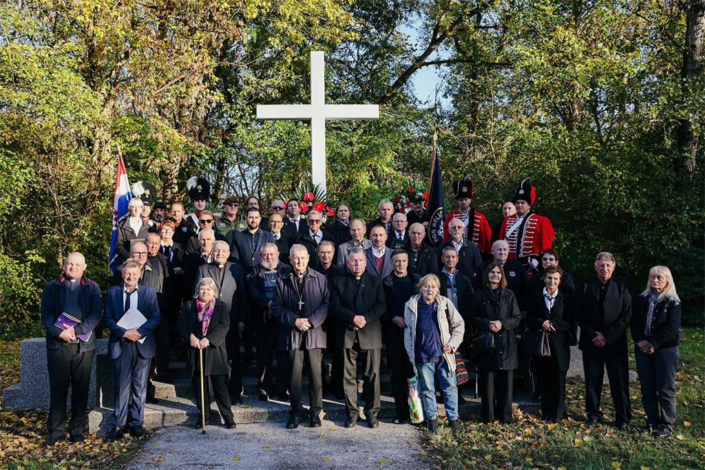 Kod spomen-križa u Dravskoj šumi odana počast žrtvama ratnih i poratnih stradanja